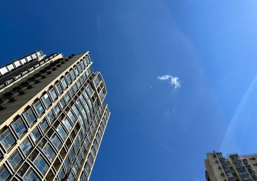 樓市這項(xiàng)數(shù)據(jù)一年來(lái)首次回正，樂(lè)觀背后的不樂(lè)觀——以上海房地產(chǎn)開發(fā)為例